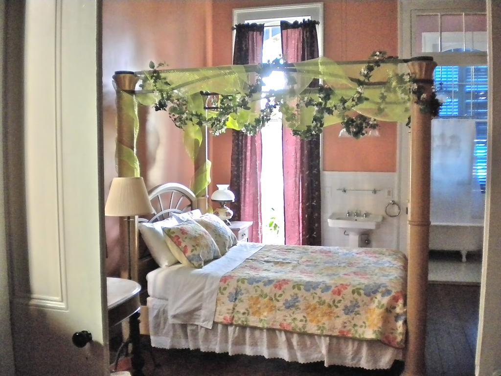 La Belle Esplanade New Orleans Room photo
